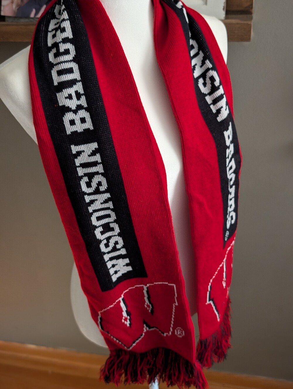 Wisconsin Badgers Knit Scarf Red Black Motion W Fringe Madison Game Day NCAA OS - Picture 2 of 4